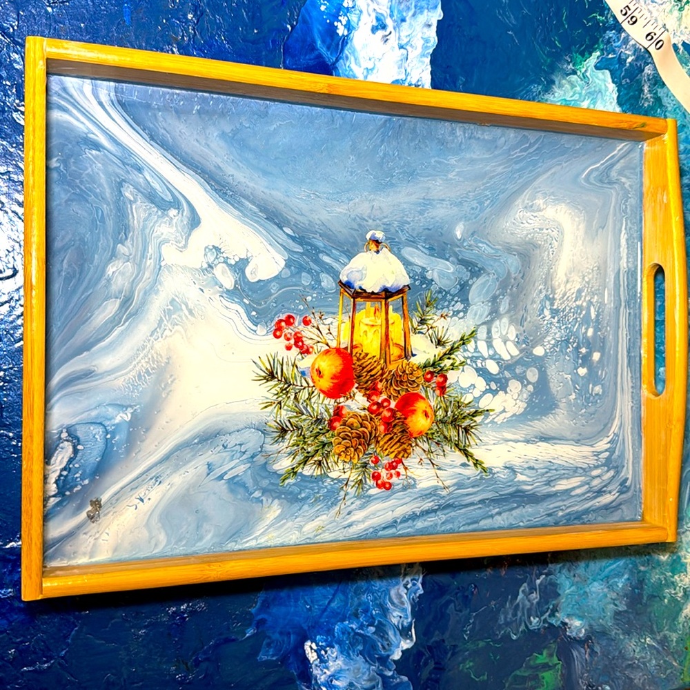 SERVING TRAY Holiday, blue/white in natural wood and side handles